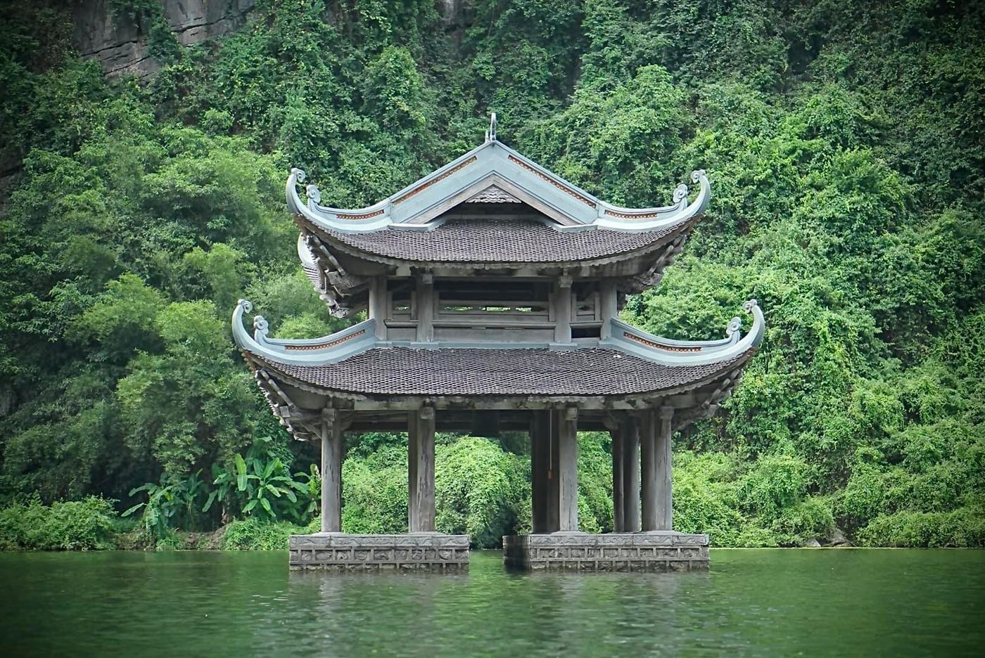 Ninh Binh'de Trang An kayalıkları